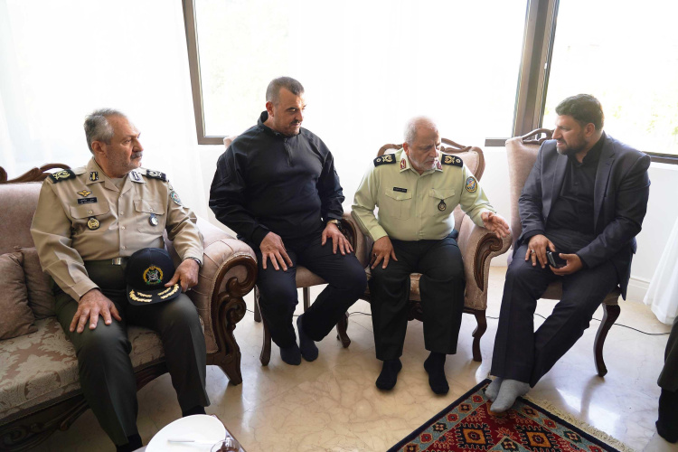 رئیس دانشگاه عالی دفاع ملی با خانواده شهید صیاد شیرازی دیدار کرد